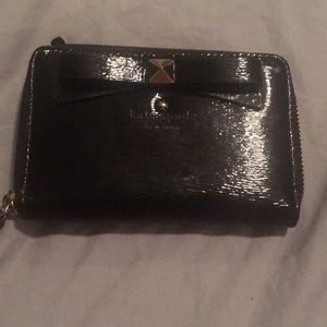 kate spade black bow wristlet. iphone 6/7 carrier